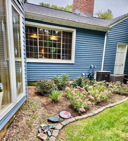 330 Merriweather Dr, Longmeadow, MA 01106