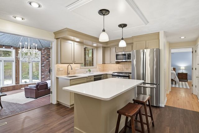 330 Merriweather Dr, Longmeadow, MA 01106