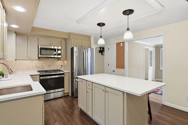 330 Merriweather Dr, Longmeadow, MA 01106