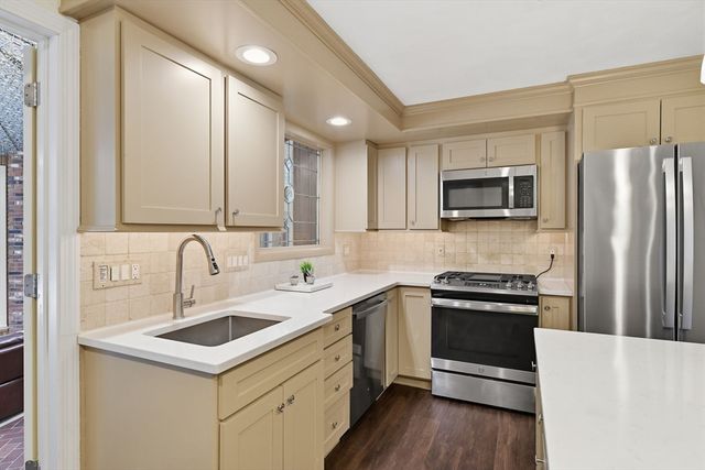 330 Merriweather Dr, Longmeadow, MA 01106