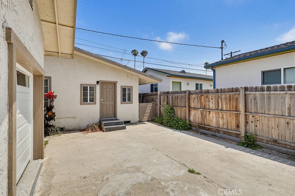 Image 39 of property listing at 5435 Smiley Drive, Los Angeles, CA 90016