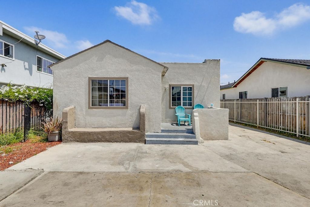 Image 4 of property listing at 5435 Smiley Drive, Los Angeles, CA 90016