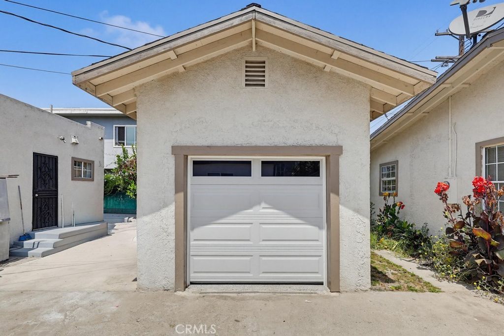 Image 40 of property listing at 5435 Smiley Drive, Los Angeles, CA 90016