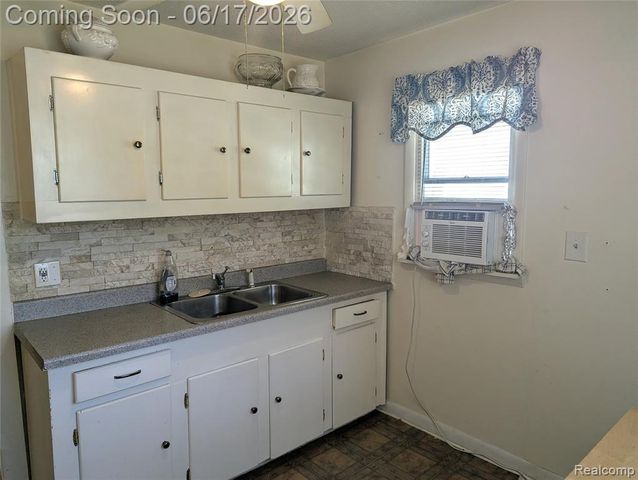 35054 Glen Street, Westland, MI 48186