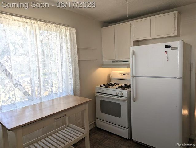 35054 Glen Street, Westland, MI 48186