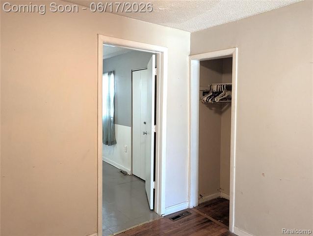 35054 Glen Street, Westland, MI 48186