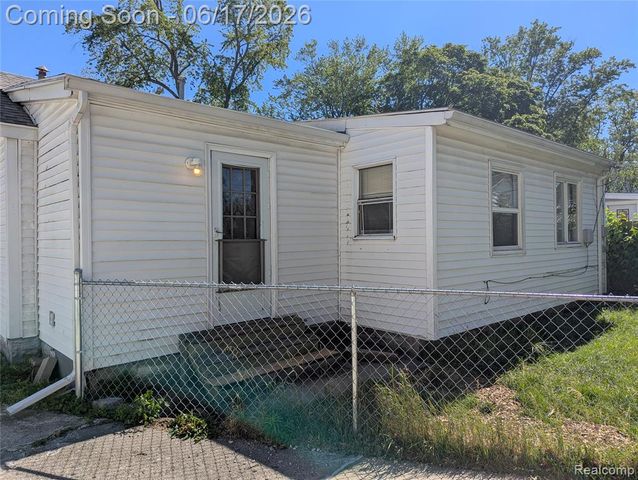 35054 Glen Street, Westland, MI 48186