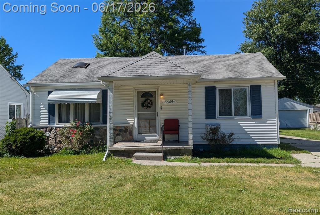 35054 Glen Street, Westland, MI 48186