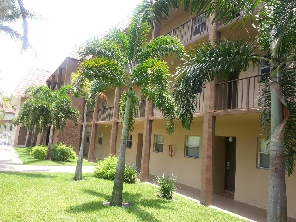 120 Sparrow Drive 115, Royal Palm Beach, FL 33411