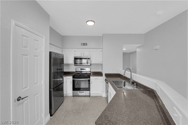 10245 South Maryland Parkway 121, Las Vegas, NV 89183