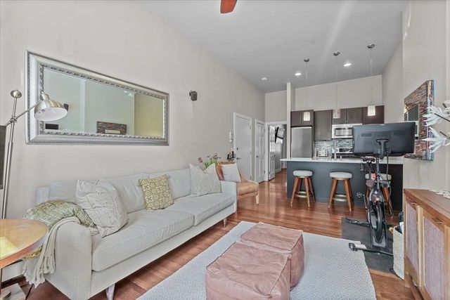 71 Dartmouth St 2, Boston, MA 02116