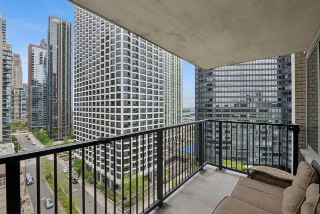 400 E Randolph Street 1710, Chicago, IL 60601