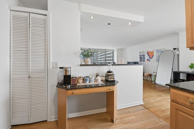 400 E Randolph Street 1710, Chicago, IL 60601