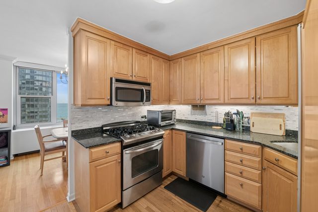 400 E Randolph Street 1710, Chicago, IL 60601
