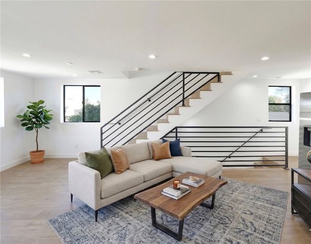 1856 Redondo, Los Angeles, CA 90016