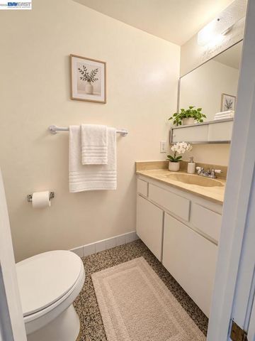 38 Kelloch Ave, San Francisco, CA 94134