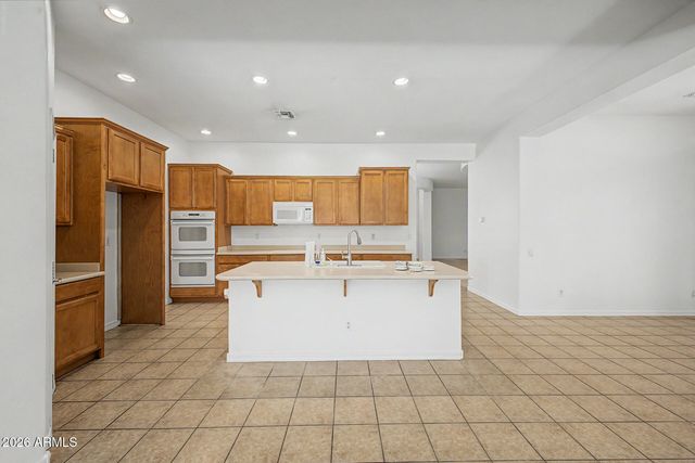 667 E RIVIERA Drive, Chandler, AZ 85249