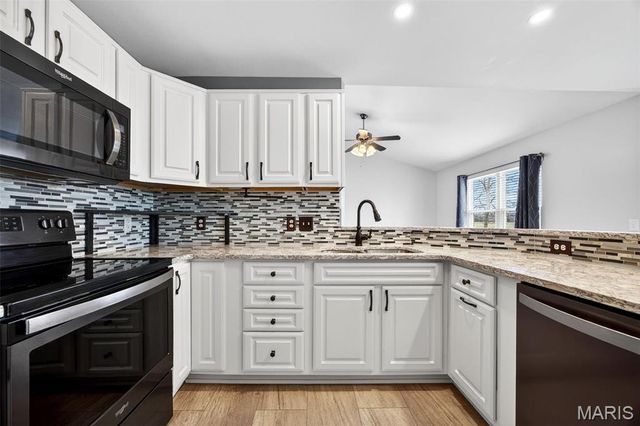 235 Hunters Chase Street, Winfield, MO 63389