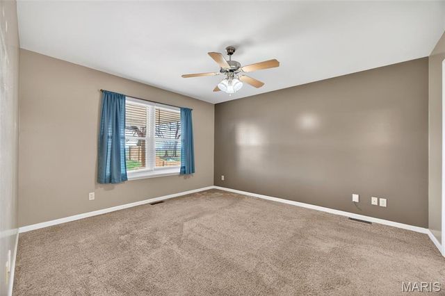 235 Hunters Chase Street, Winfield, MO 63389