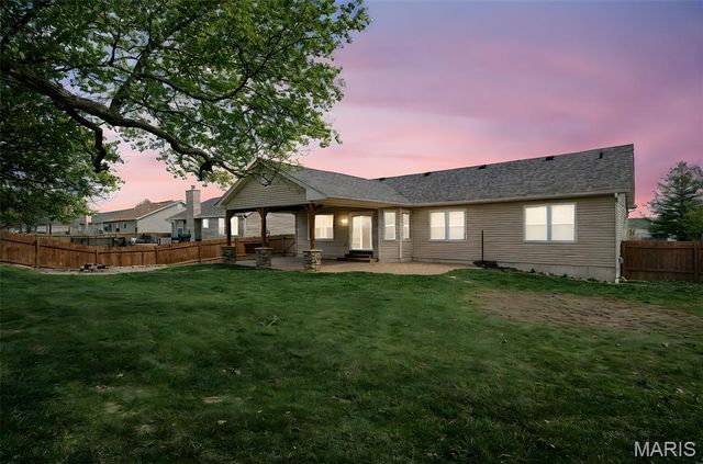 235 Hunters Chase Street, Winfield, MO 63389