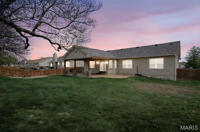 235 Hunters Chase Street, Winfield, MO 63389