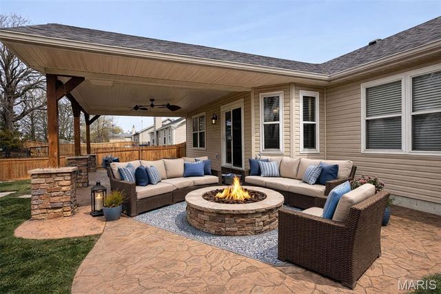 235 Hunters Chase Street, Winfield, MO 63389