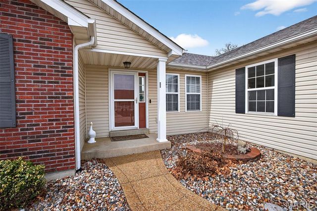 235 Hunters Chase Street, Winfield, MO 63389