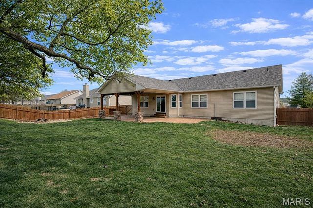 235 Hunters Chase Street, Winfield, MO 63389