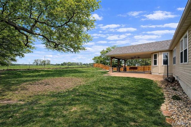 235 Hunters Chase Street, Winfield, MO 63389