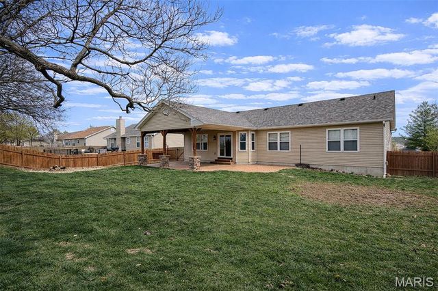 235 Hunters Chase Street, Winfield, MO 63389