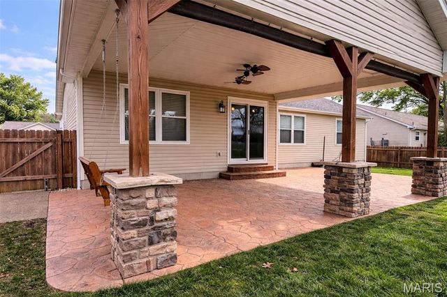 235 Hunters Chase Street, Winfield, MO 63389