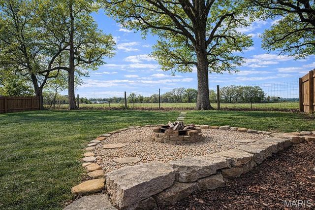 235 Hunters Chase Street, Winfield, MO 63389