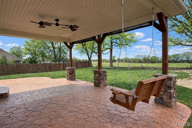 235 Hunters Chase Street, Winfield, MO 63389