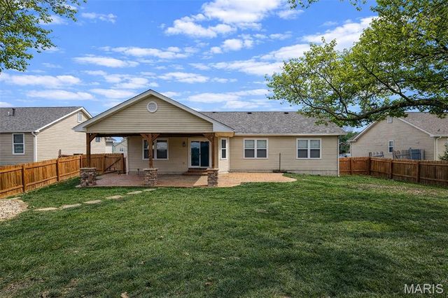 235 Hunters Chase Street, Winfield, MO 63389