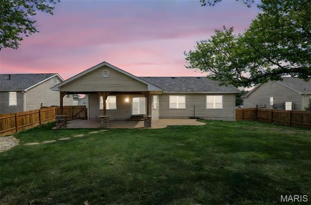 235 Hunters Chase Street, Winfield, MO 63389