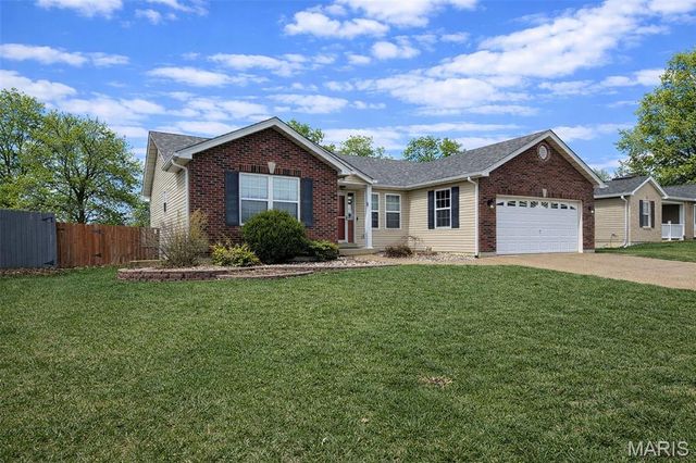 235 Hunters Chase Street, Winfield, MO 63389