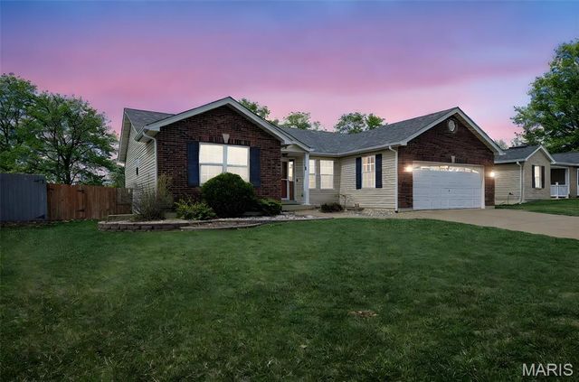 235 Hunters Chase Street, Winfield, MO 63389