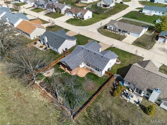 235 Hunters Chase Street, Winfield, MO 63389