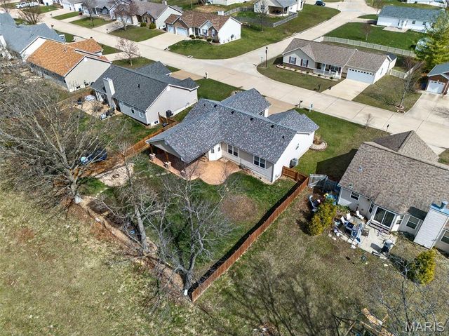 235 Hunters Chase Street, Winfield, MO 63389