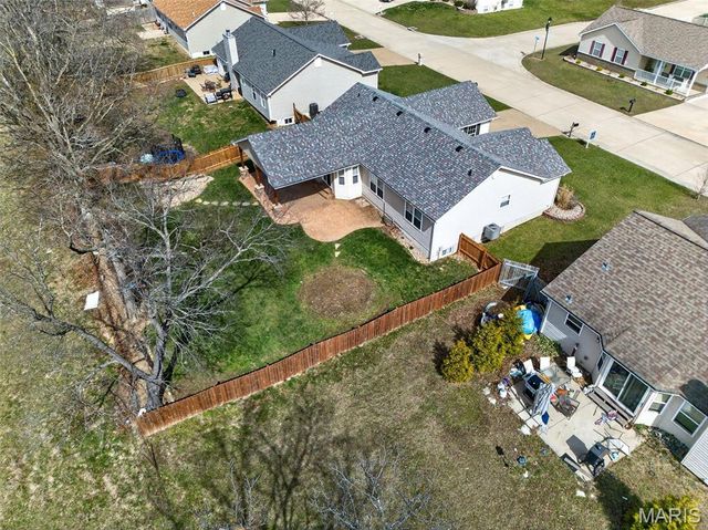 235 Hunters Chase Street, Winfield, MO 63389