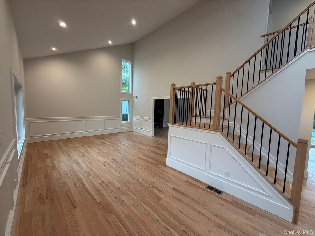 230 Willis Avenue, Syosset, NY 11791 — photo 3