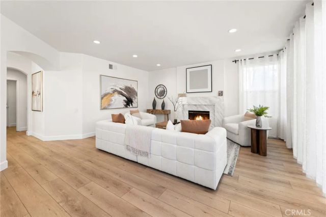 910 S Barton Court, Anaheim, CA 92808