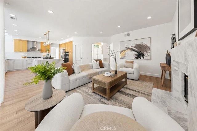 910 S Barton Court, Anaheim, CA 92808