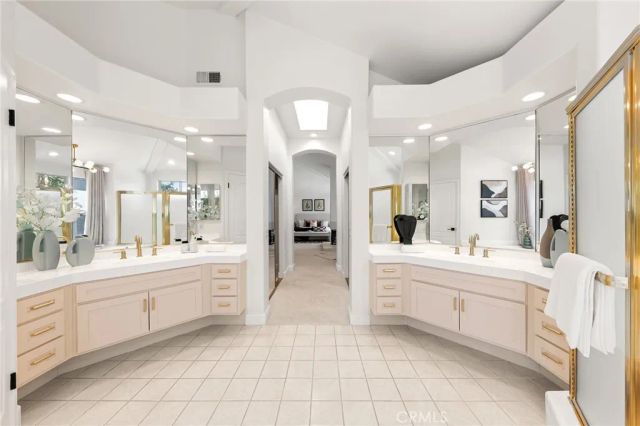 910 S Barton Court, Anaheim, CA 92808