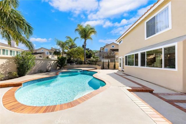 910 S Barton Court, Anaheim, CA 92808