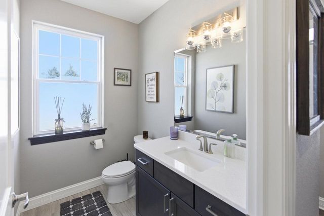 W239N5491 Fieldstone Pass CIRCLE, Sussex, WI 53089