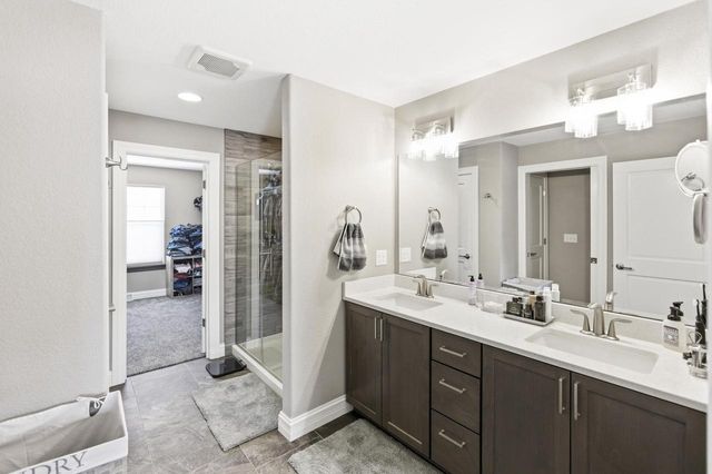 W239N5491 Fieldstone Pass CIRCLE, Sussex, WI 53089