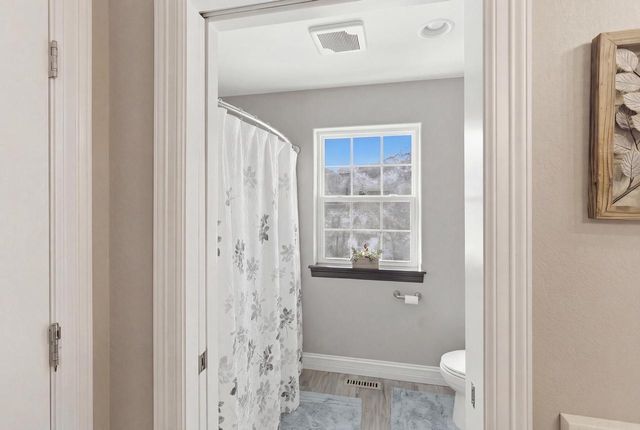 W239N5491 Fieldstone Pass CIRCLE, Sussex, WI 53089