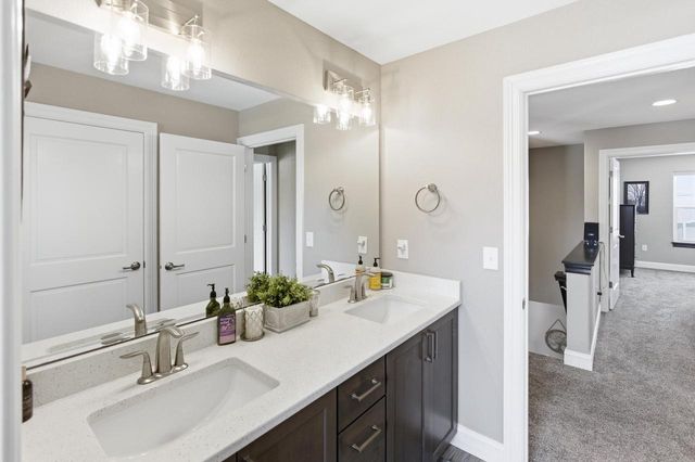 W239N5491 Fieldstone Pass CIRCLE, Sussex, WI 53089