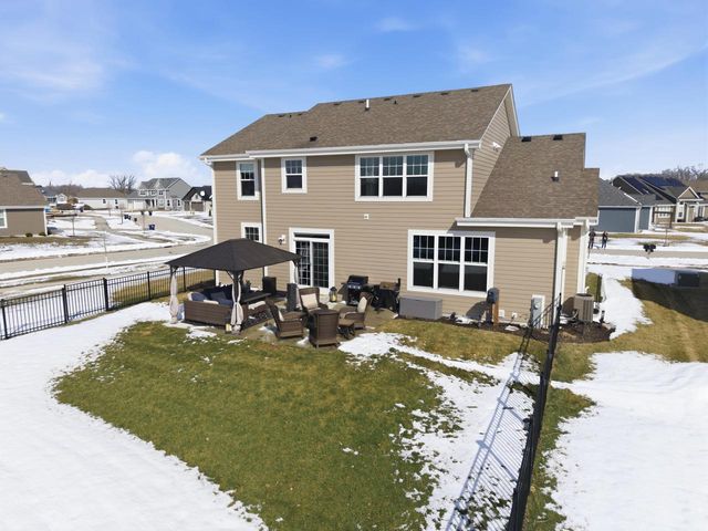 W239N5491 Fieldstone Pass CIRCLE, Sussex, WI 53089